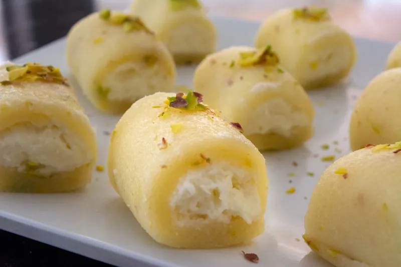 حلاوة الجبن محشية